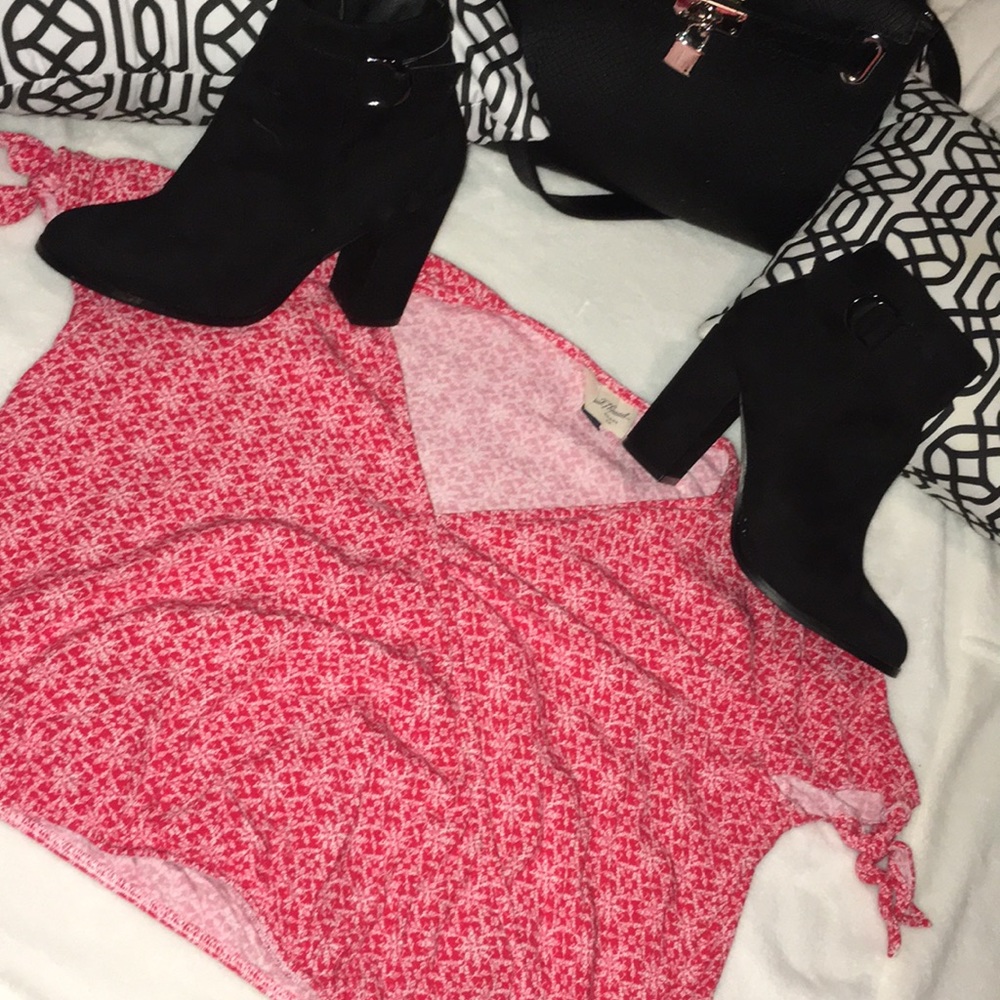 Red pattern blouse!! - Picture 2 of 2
